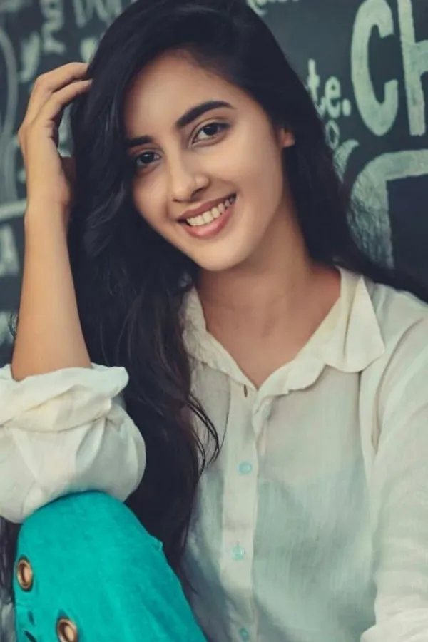 Naina Avatar Bg