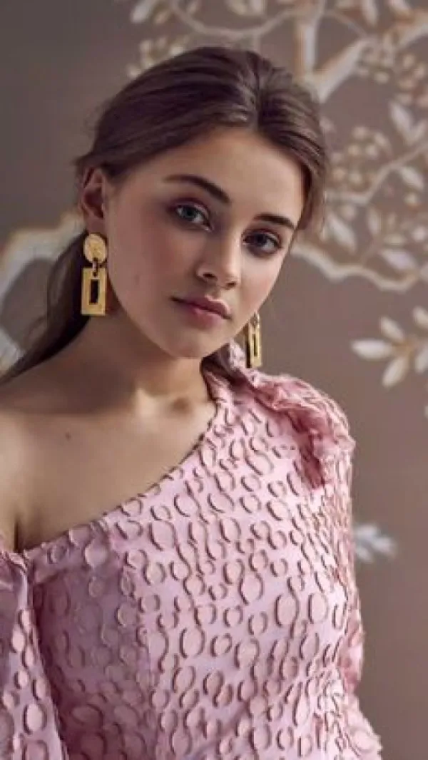 Naina Avatar Bg