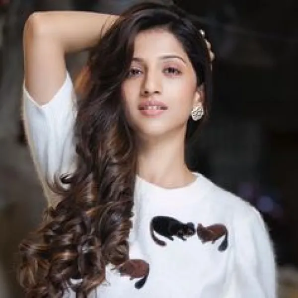 Naina Avatar Bg