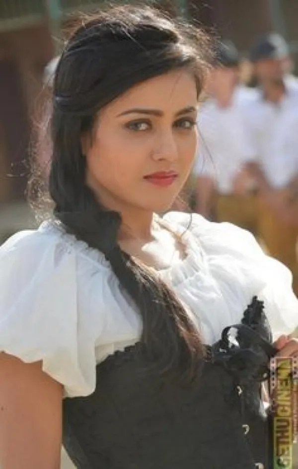 Naina Avatar Bg