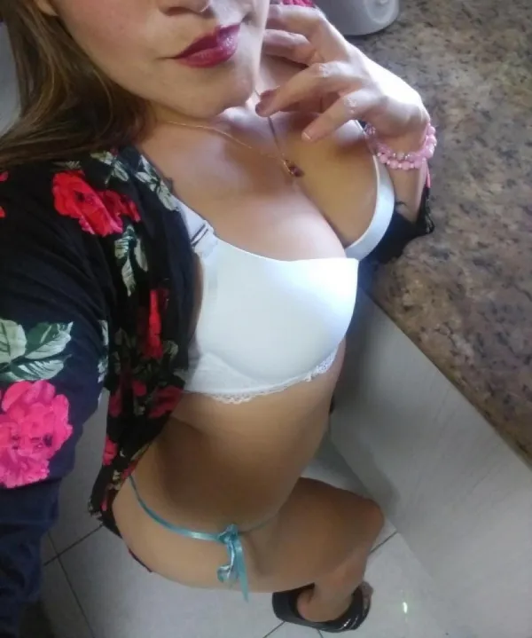 Laura Avatar Bg