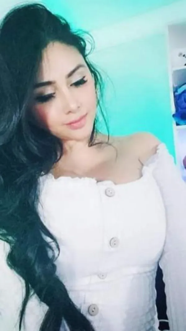 Laura Avatar Bg