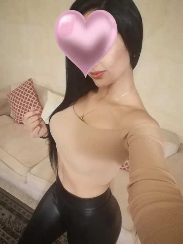 Daniela Avatar Bg