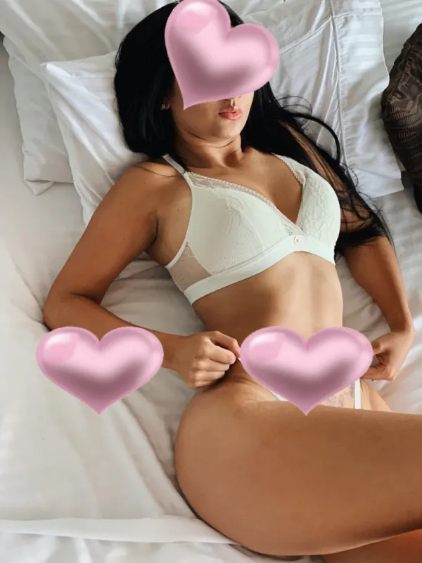 Daniela Avatar Bg