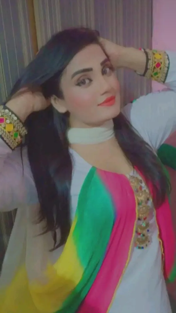 Hina Khan Avatar Bg