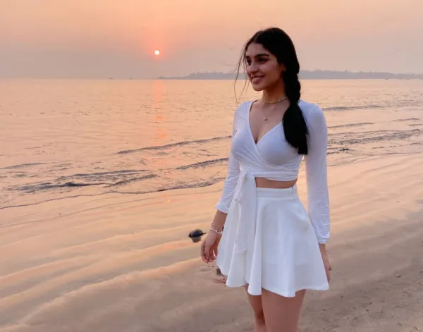 Escorts In Karachi Avatar Bg