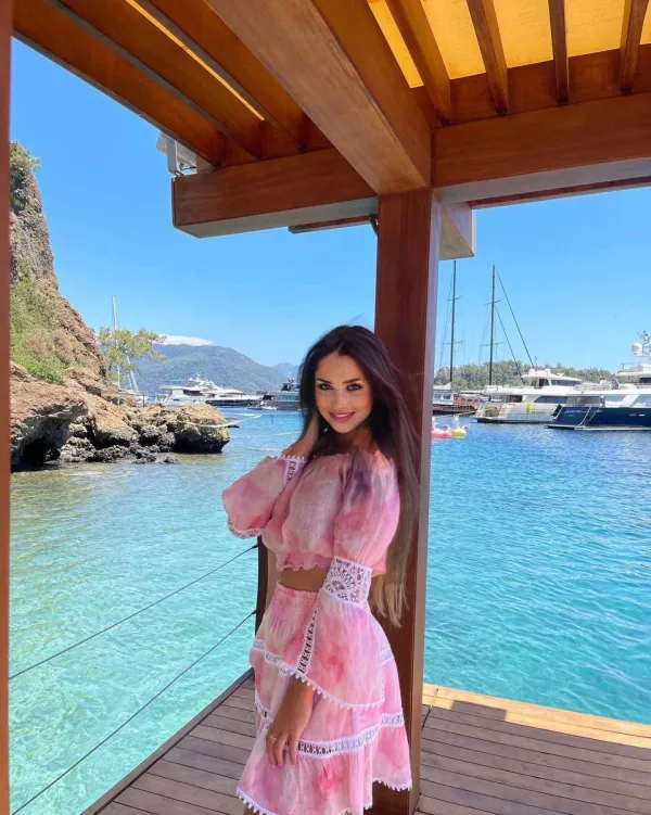 Olga Avatar Bg