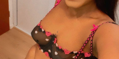 Chica carismática alegre simpática amable