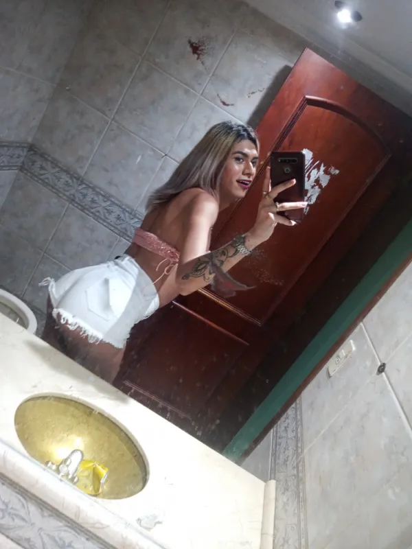 Aylen Rojas Avatar Bg