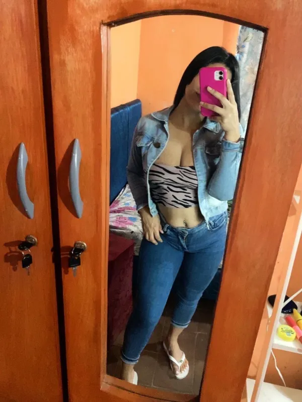 Laura Avatar Bg
