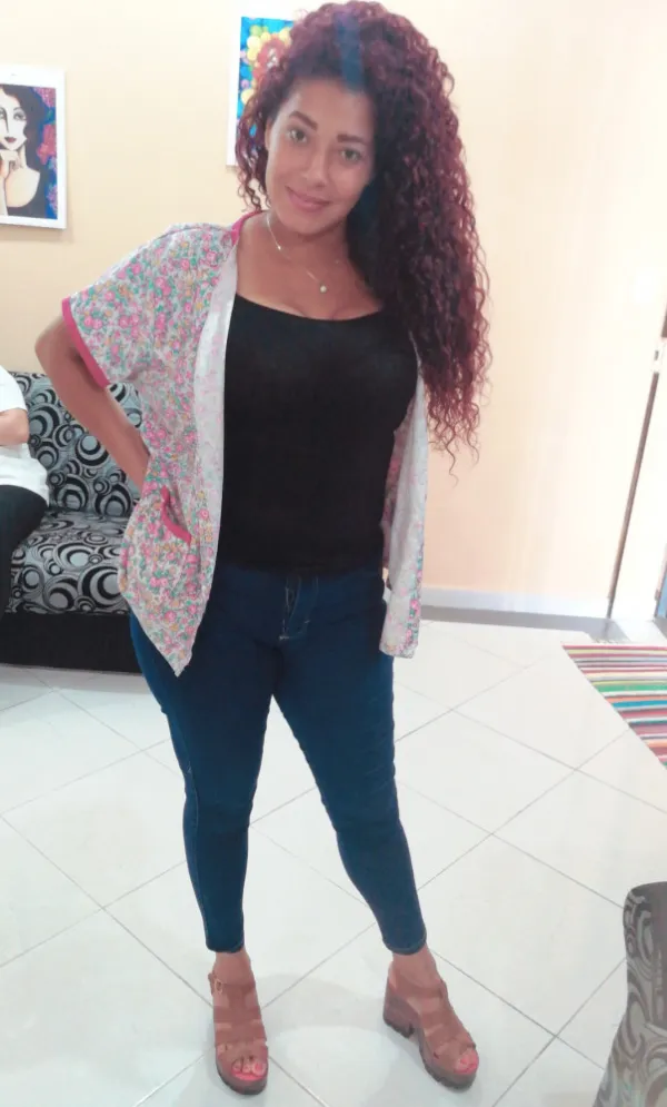 Lucía Avatar Bg