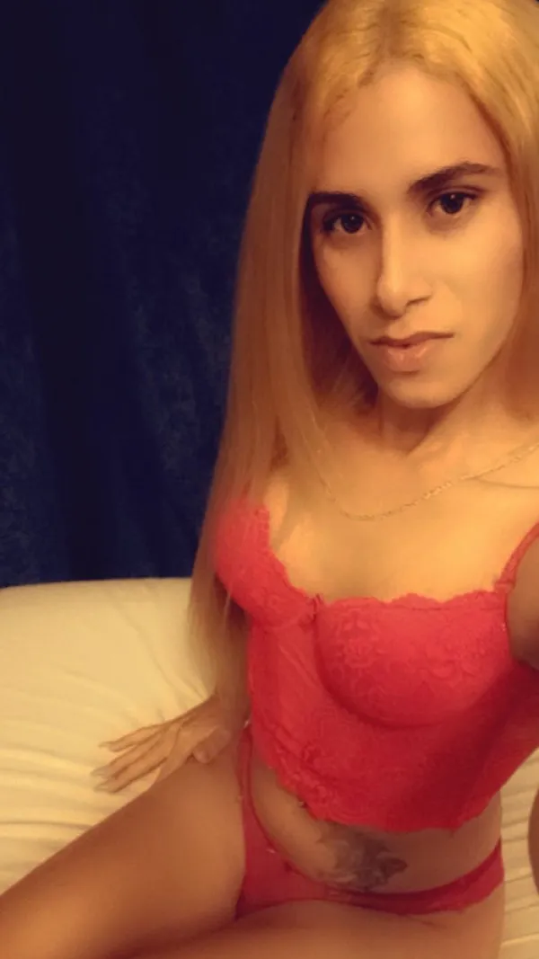 Oriana Chica Trans Latina Avatar Bg
