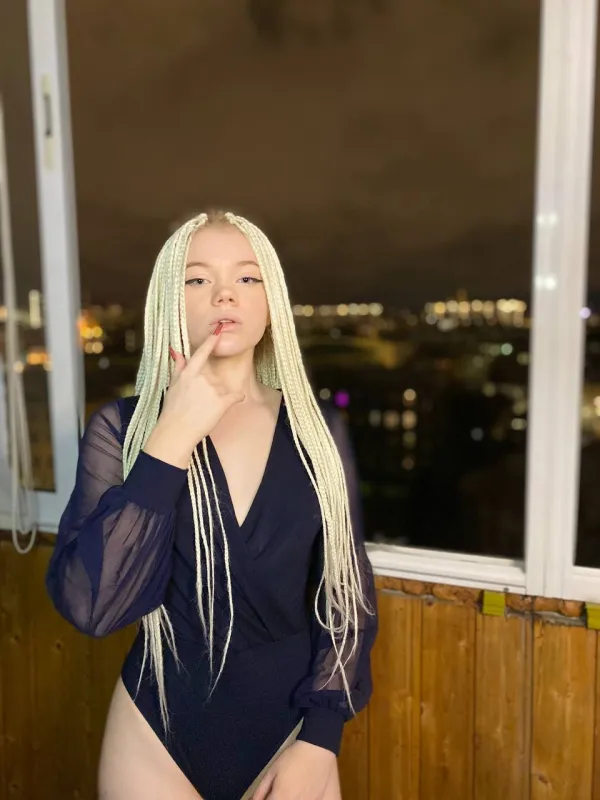 Ksenia Avatar Bg