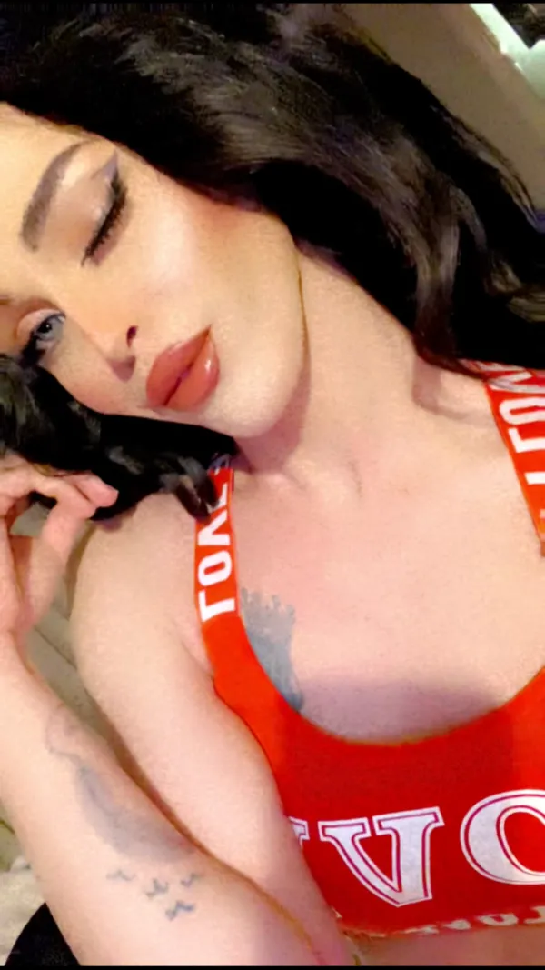 Liza Hot Avatar Bg