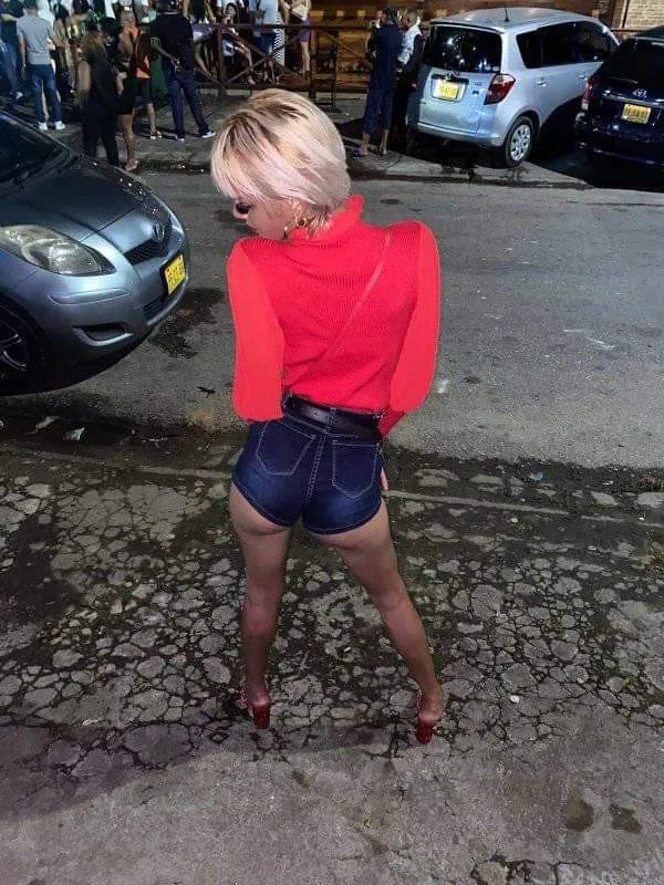 Blonde Avatar Bg