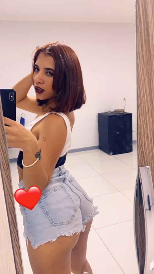 Camila Avatar Bg