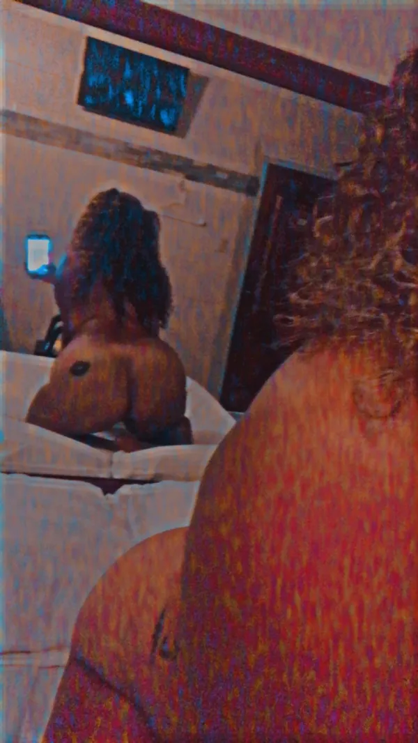 Lesly Avatar Bg