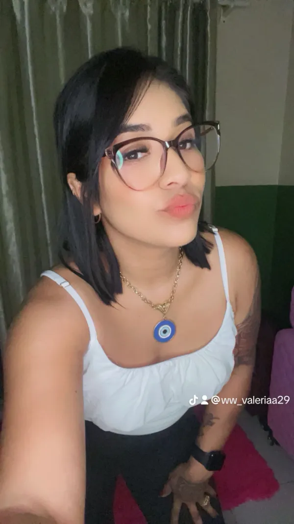 Valeria Avatar Bg