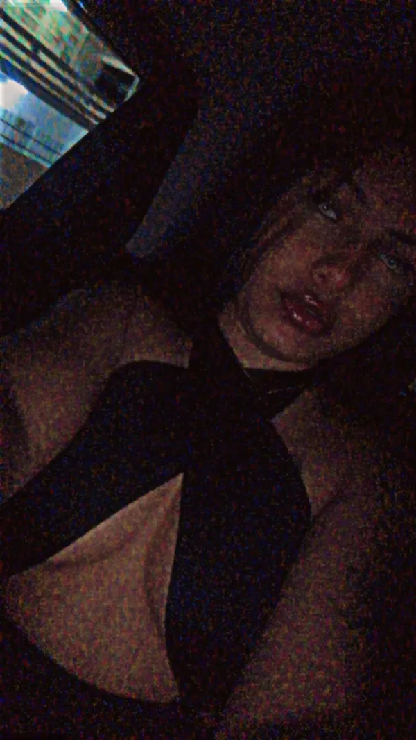 Emili Avatar Bg
