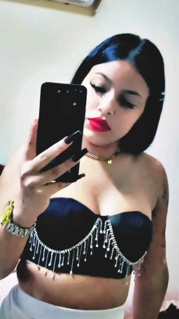 Emili Avatar Bg