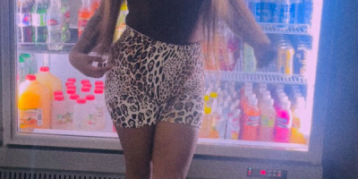 Hermosa chica para disfrutar de un rico momento