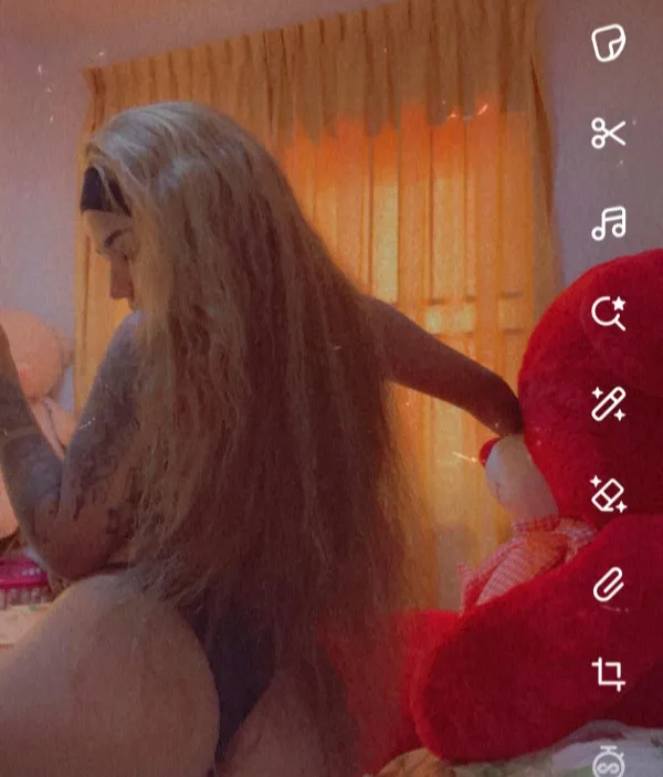 Chloe Avatar Bg