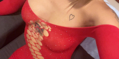 La rubia linda cubanita sexy dispuesta a cumplir tus fantasías