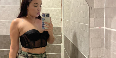 Hermosa chica latina con características chinas disponibles no dude en contactarnos