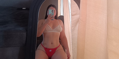 Hola baby Soy Daniela una chica colombiana sexi complaciente ardiente delicada