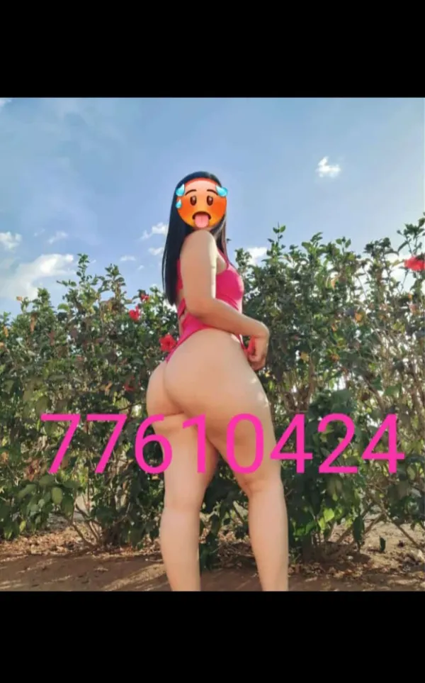 Arely Avatar Bg