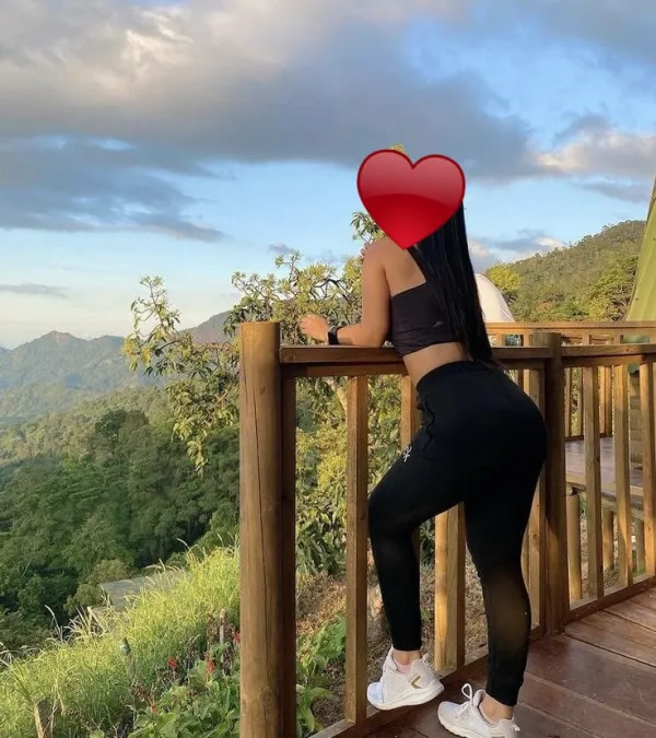 Isabella Avatar Bg