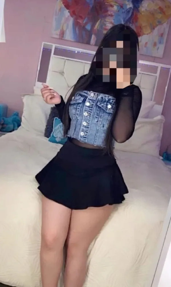 Mónica Avatar Bg