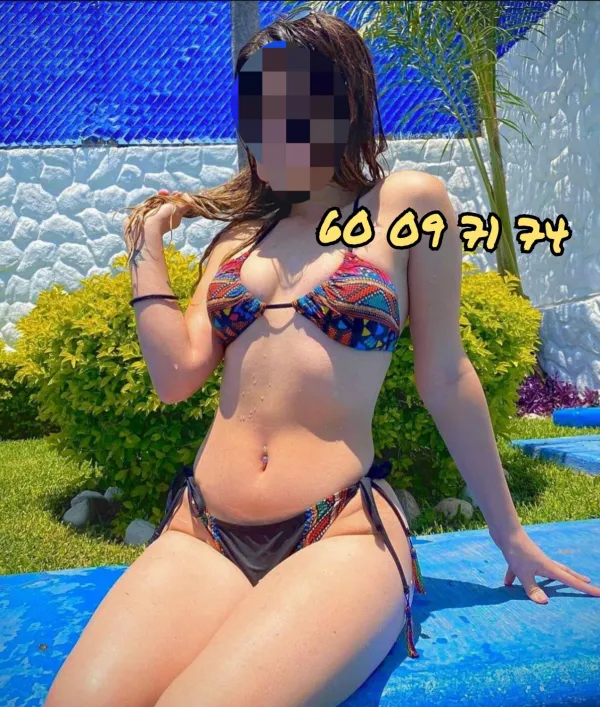 AdrianaG14 Avatar Bg