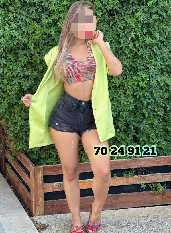 Camila Valladares Avatar Bg