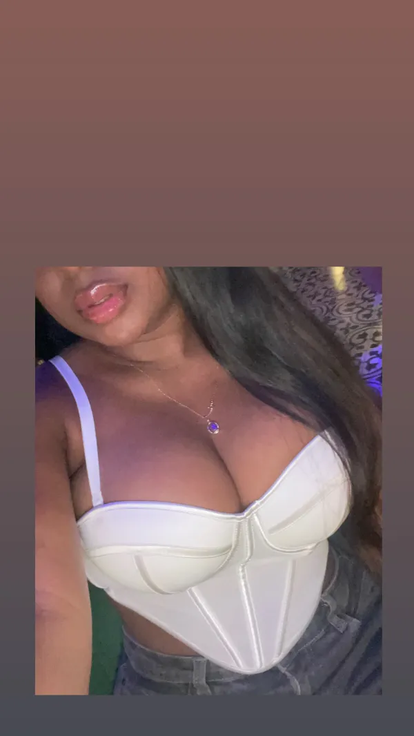 Camila Avatar Bg