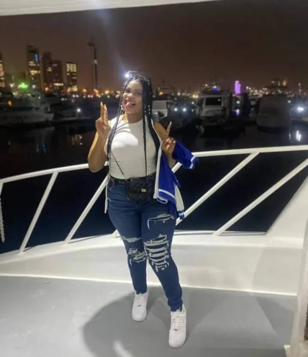 Masseuse Eliana Avatar Bg