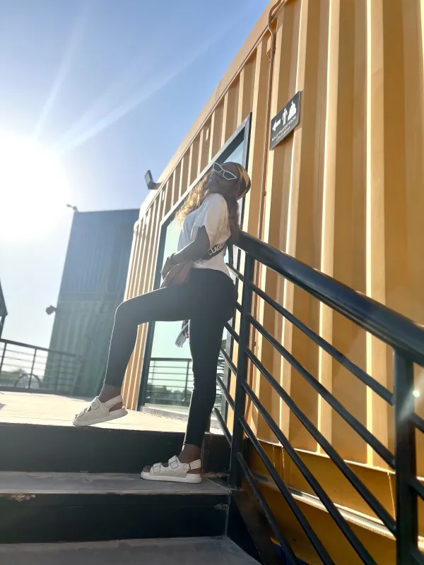 Petite Mandy Avatar Bg