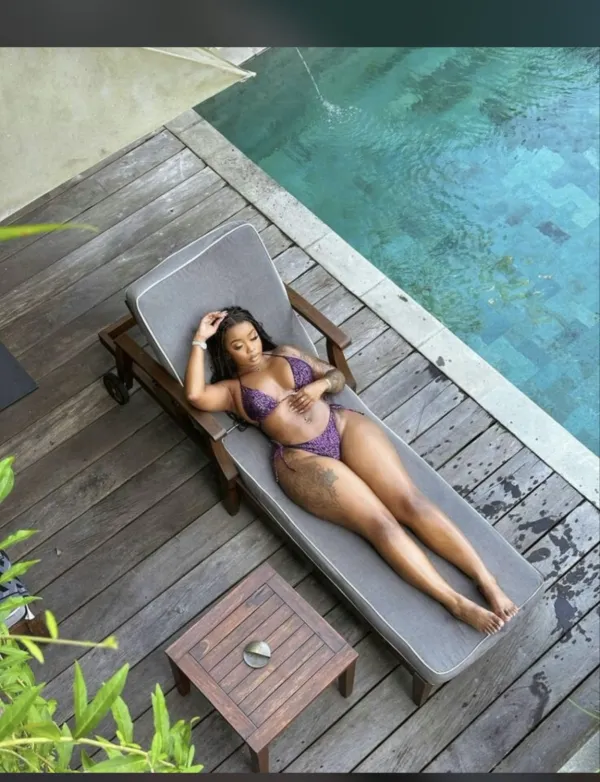 Carole Avatar Bg