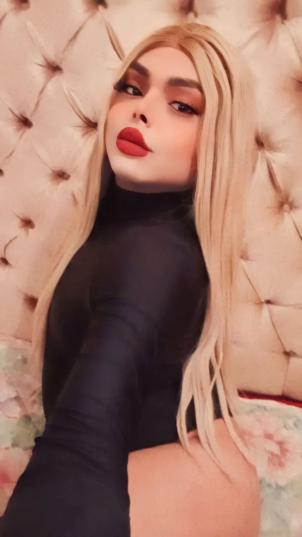 Joelle Mrad Avatar Bg
