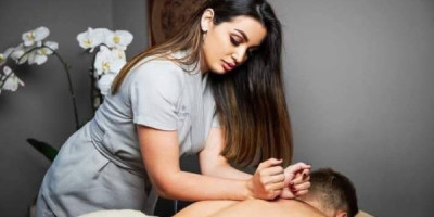 Centre de massage. Massage relaxant et bien être et Masseuse professionnelle dans un centre agréé