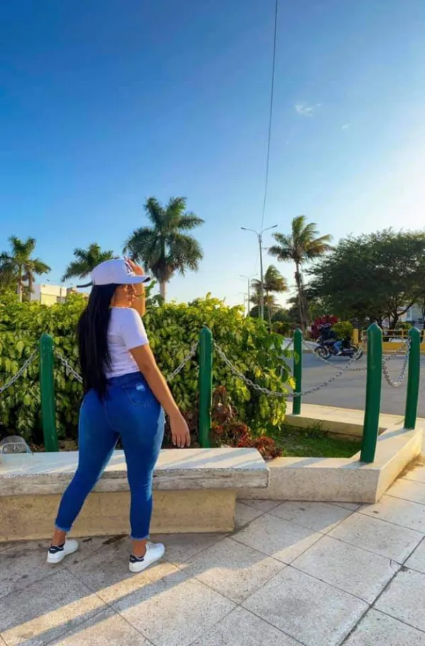 Paola Avatar Bg