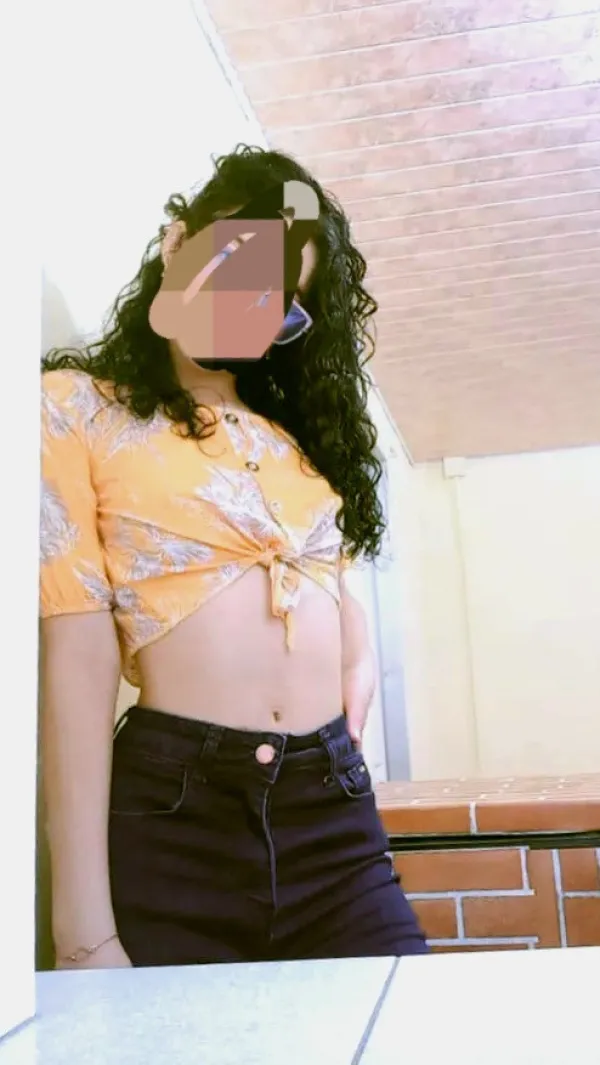 Laura Avatar Bg