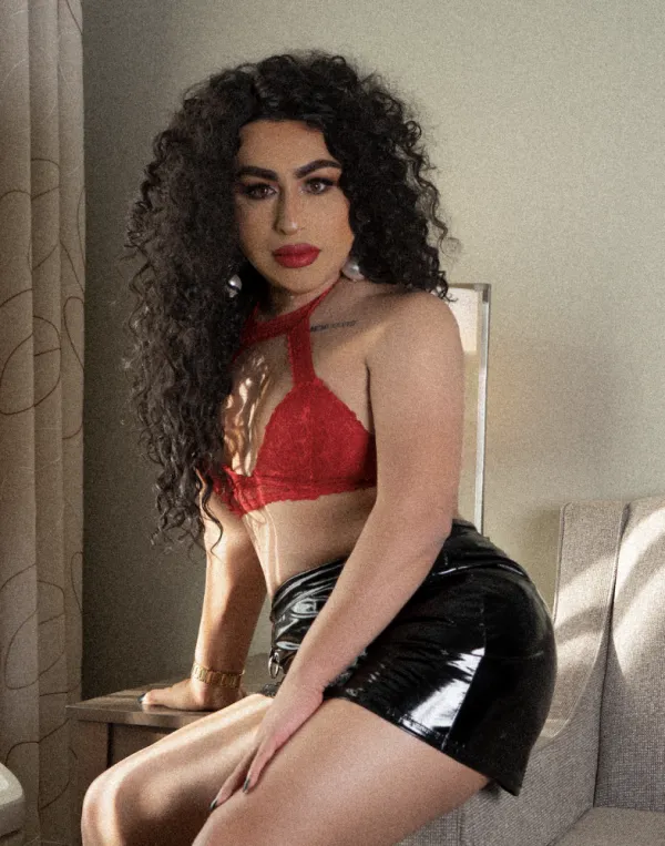 Monica69 Avatar Bg