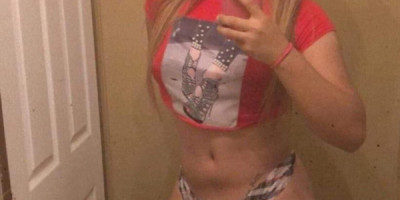 Llegada ala cuidada morena de fuego Chica transexual lista para complacer todas tus fantasías s