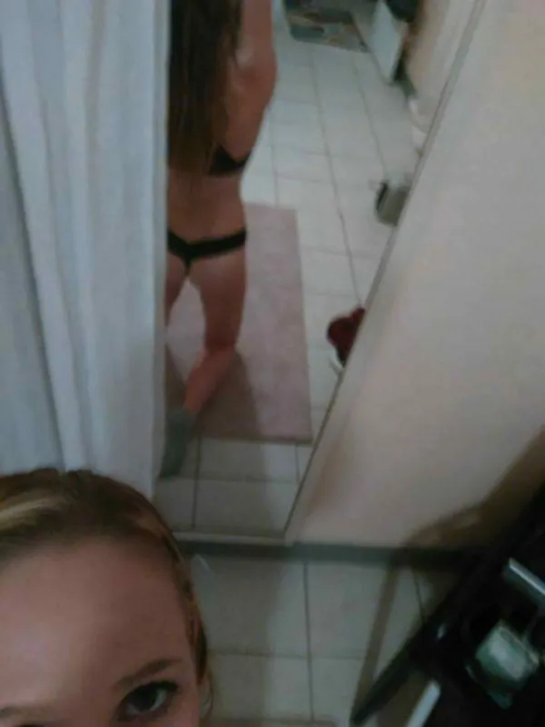 Nikkisaxxx Avatar Bg