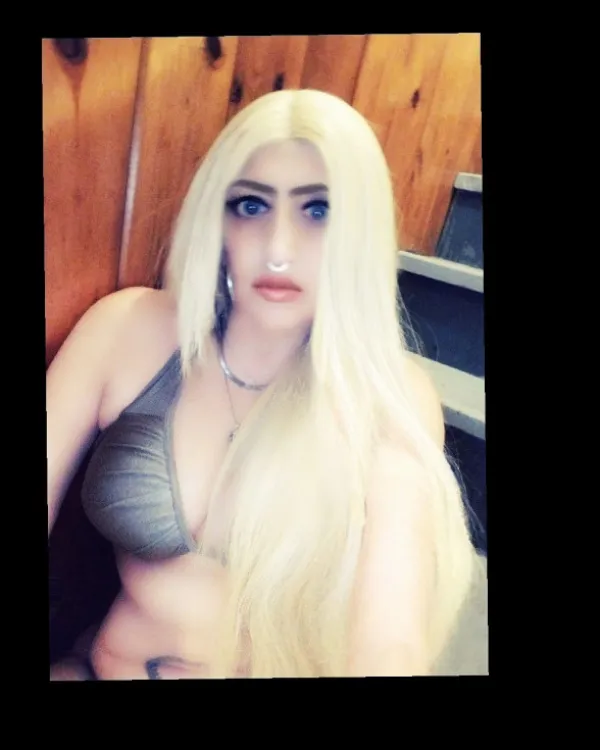 Leslie24 Avatar Bg