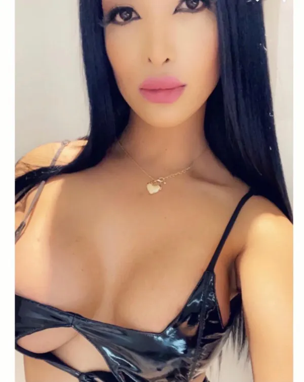 Alexandra Avatar Bg