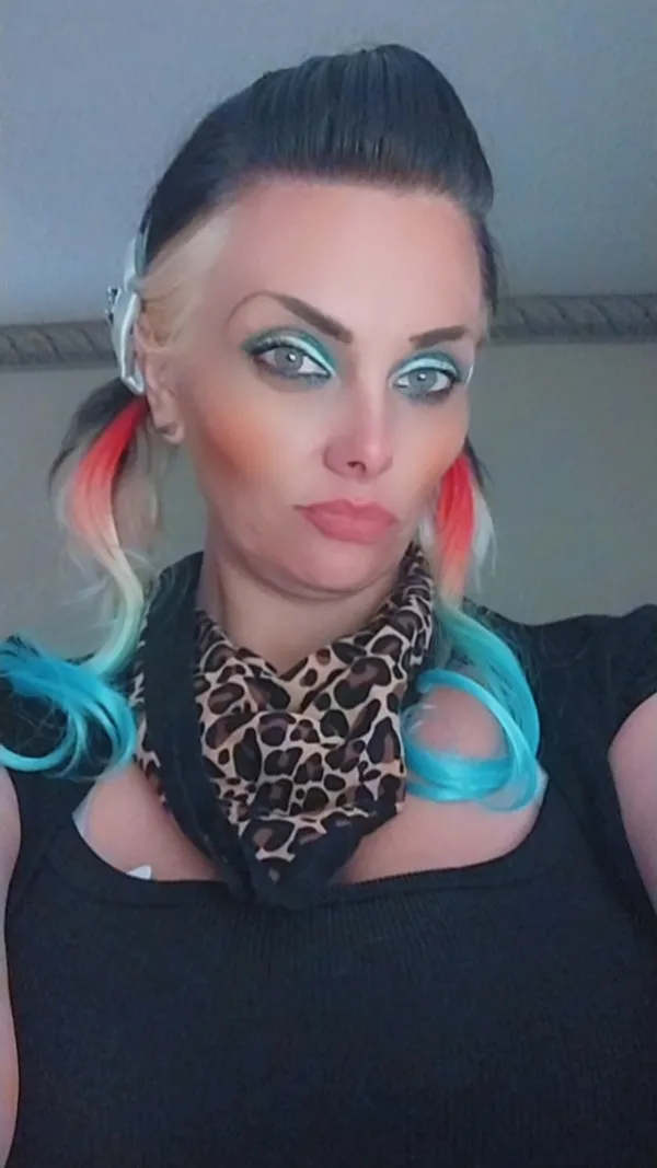 Kari Ferrari Avatar Bg