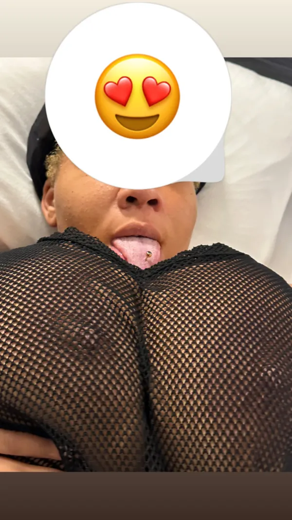 Sexy Yella Avatar Bg