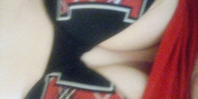 Looking for fun Here I Am hot black hair chick